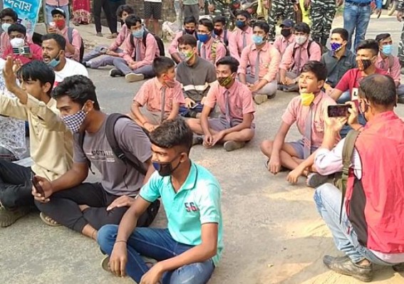 Students gherao Ratanlal Nath's home 